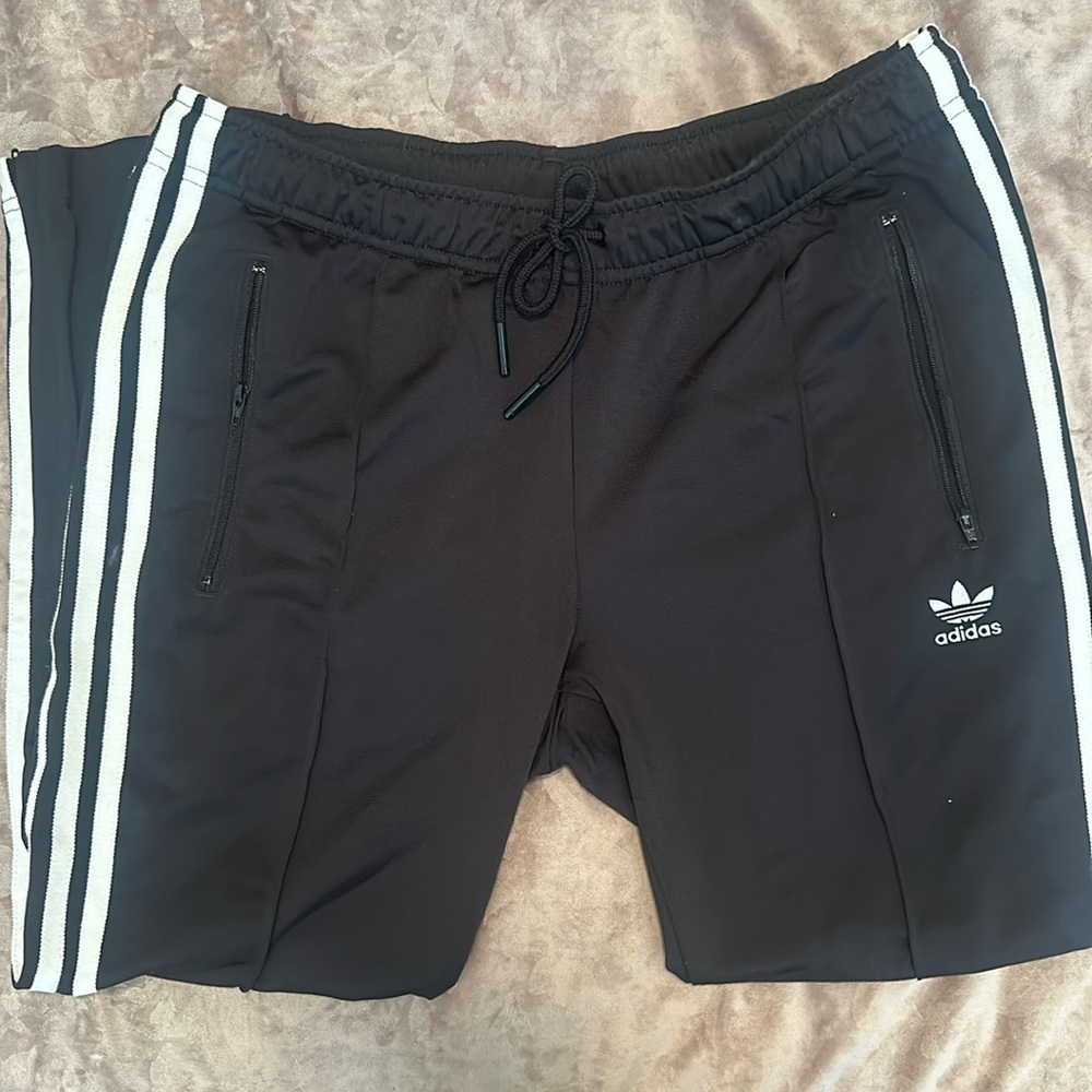 Women’s adidas cropped pleated joggers